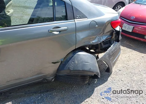 2012 Chrysler 200 Touring z USA, uszkodzony, nr VIN 1C3CCBBG1CN130990